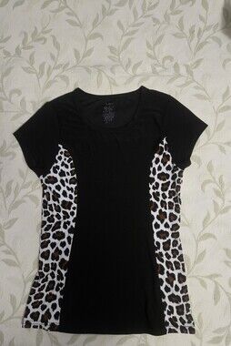 LuLu Black Athletic Tee with Leopard Side Panels Size M